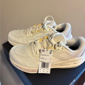 Adidas questar running shoe